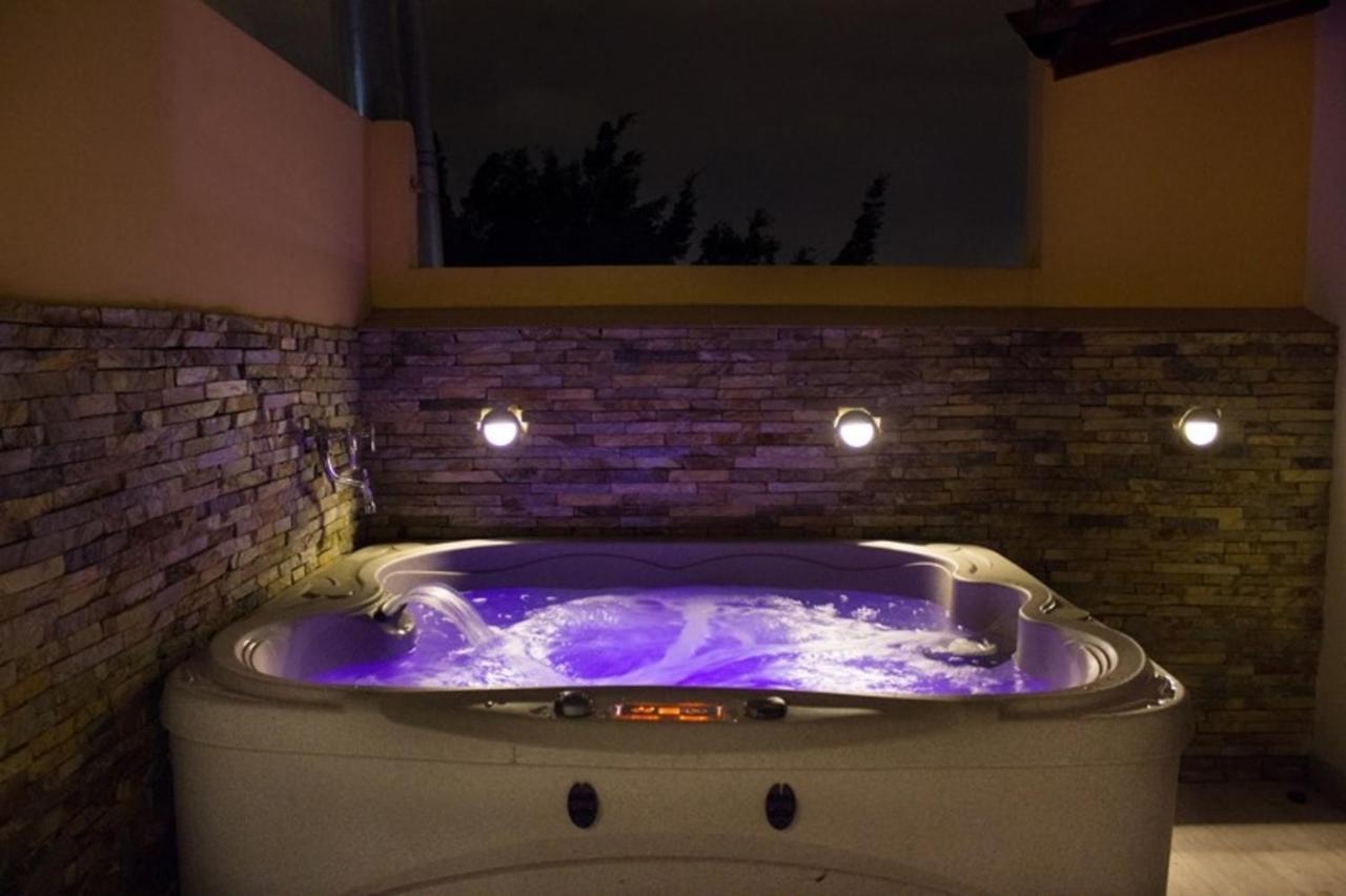Apartamento Lleras Ac Hot Tub Medellin Exterior photo